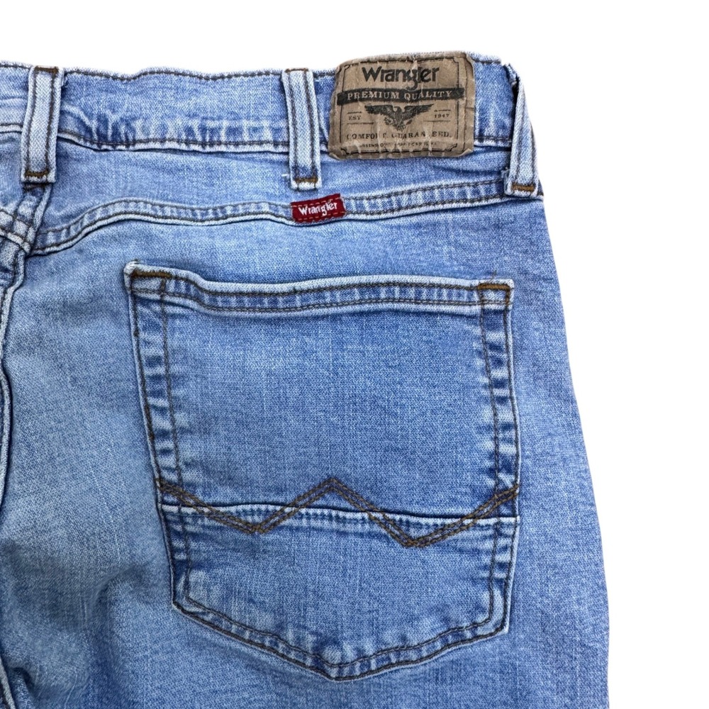 Wrangler Relaxed Bootcut Jeans Mens 36X29 LightWash Denim Western Cowboy Classic - Picture 7 of 12